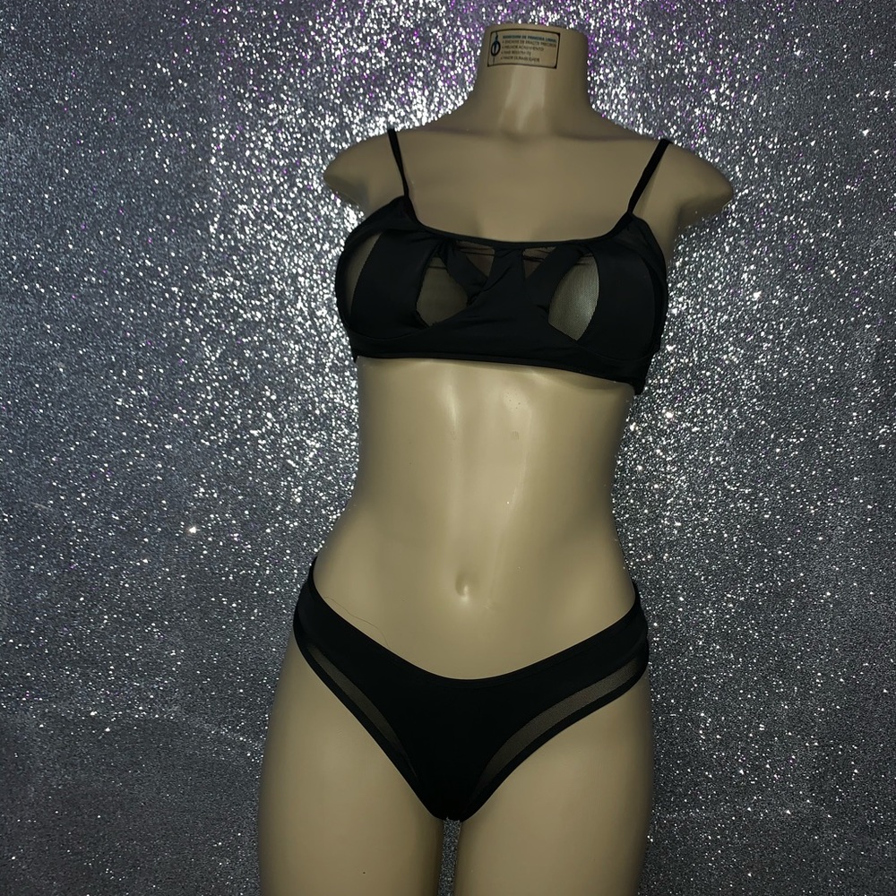 Bikini - Picture 5 of 5